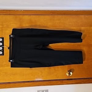 Black Workout Capri with Pockets!